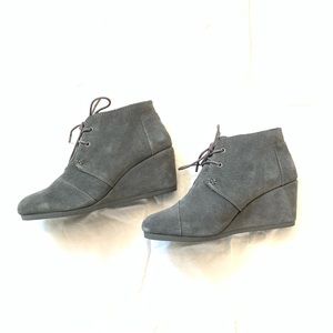 TOMS Gray suede desert wedge women’s size 9 boot
